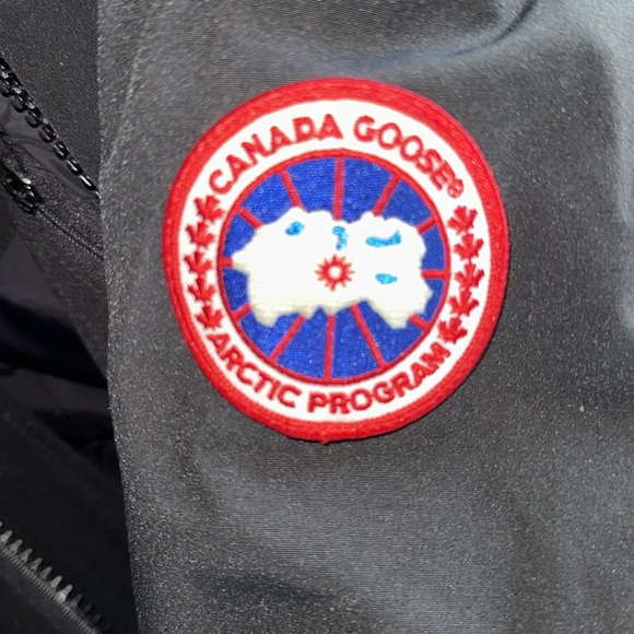 Men’s Canada Goose Chateau Parka with fur hood! - Picture 9 of 10